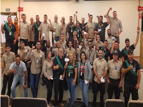 Empoderando Colaboradores de Industria de Celulose