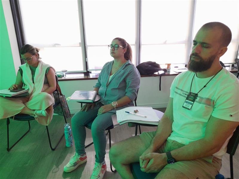 Alunos atentos na Formação Practitioner em PNL na Vila Mariana