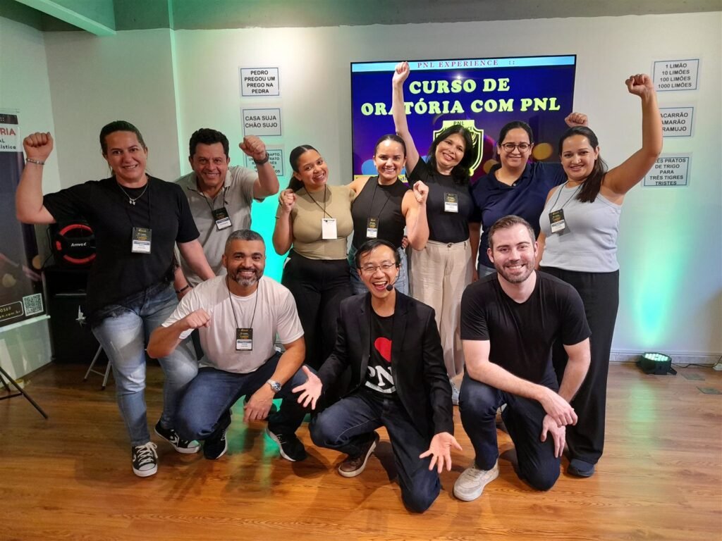Turma do curso de oratória com PNL no Instituto Claudio Shen