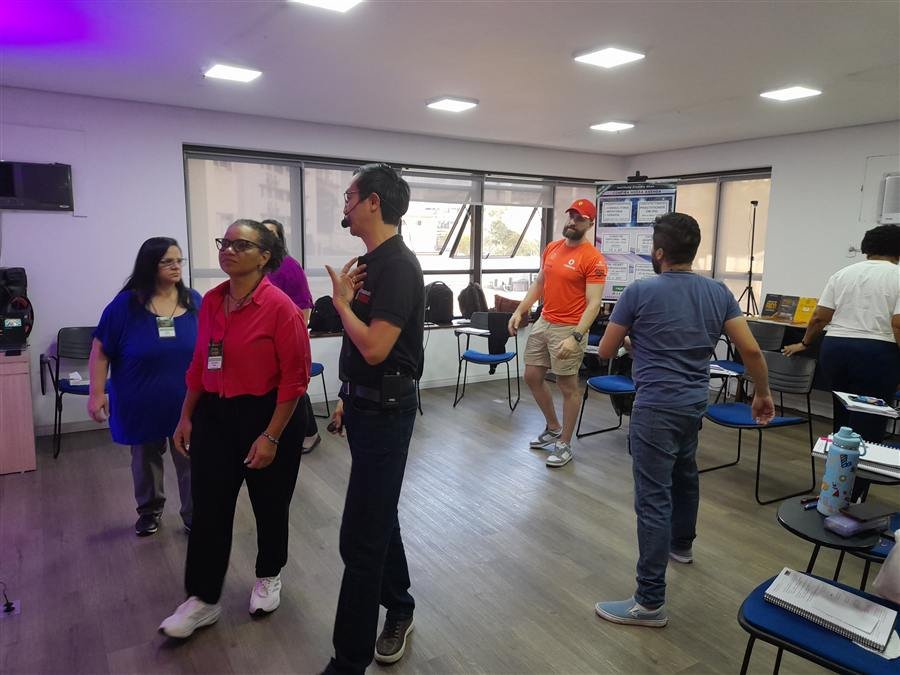 Dinâmica em duplas durante o Master Practitioner em PNL em São Paulo