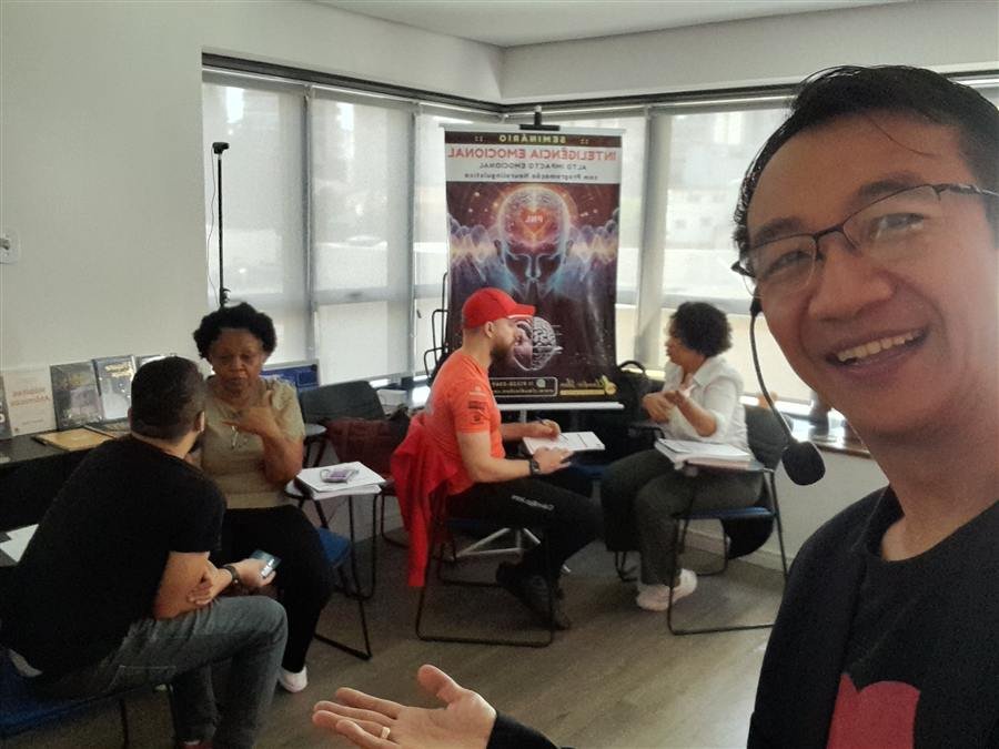 Roda de alunos do Master Practitioner em PNL com Claudio Shen