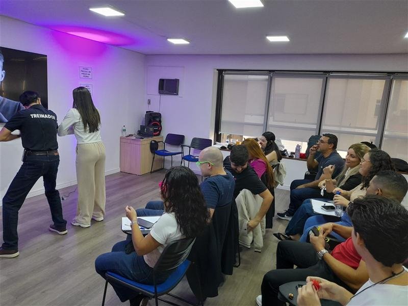 Prática de oratória e comunicação na Vila Mariana