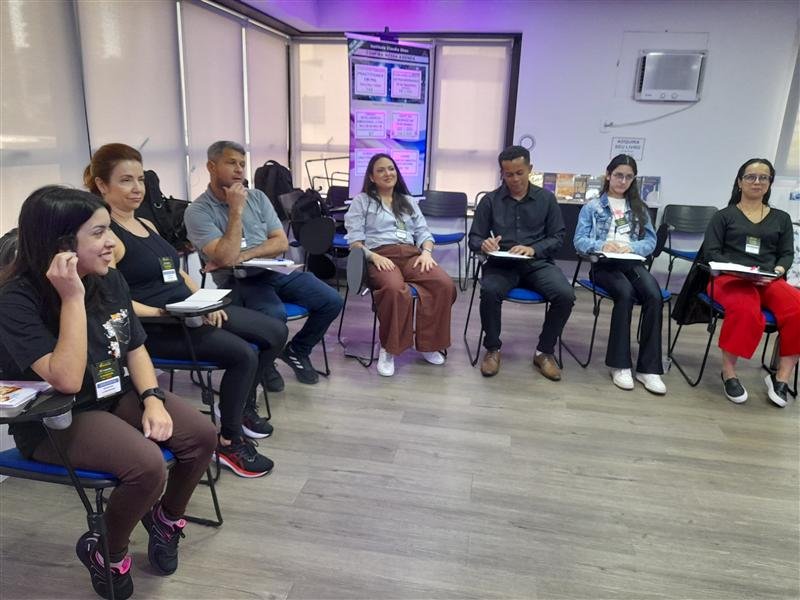 Roda de escuta e partilha entre participantes do Seminário de Inteligência Emocional com PNL