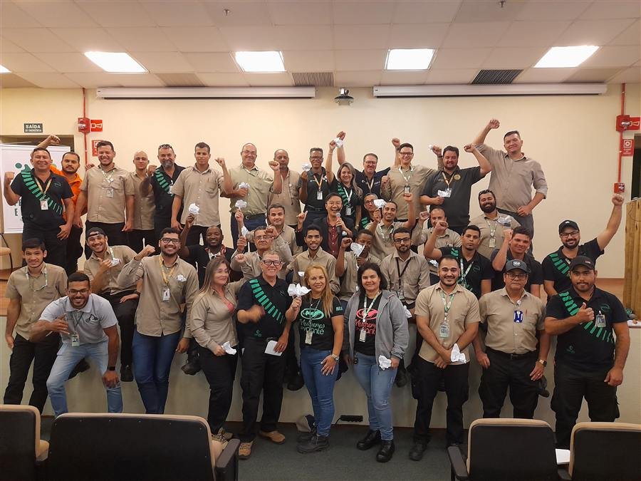 Treinamento in company com grande grupo de colaboradores